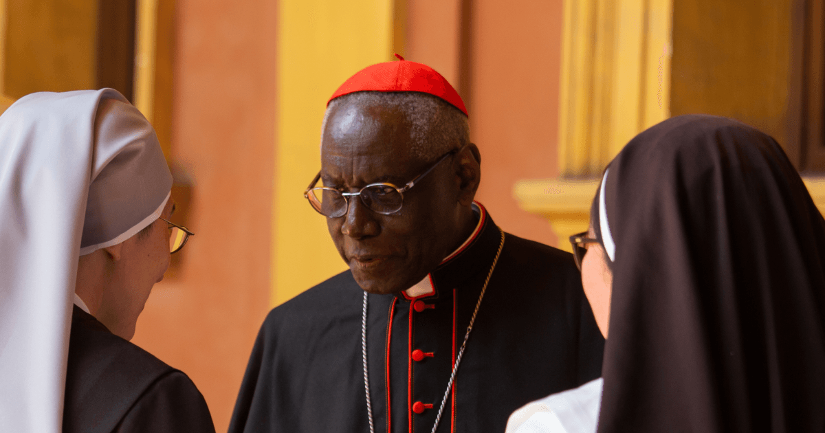Cardinal Sarah calls for a return to Summorum Pontificum